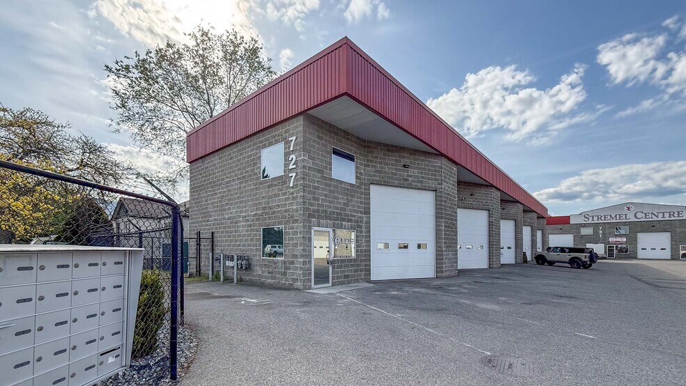 727 Stremel Rd, Kelowna, BC à vendre - Photo principale - Image 1 de 1
