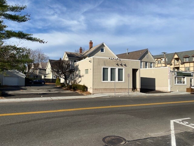285 Post Ave, Westbury, NY à louer - Photo principale - Image 1 de 1