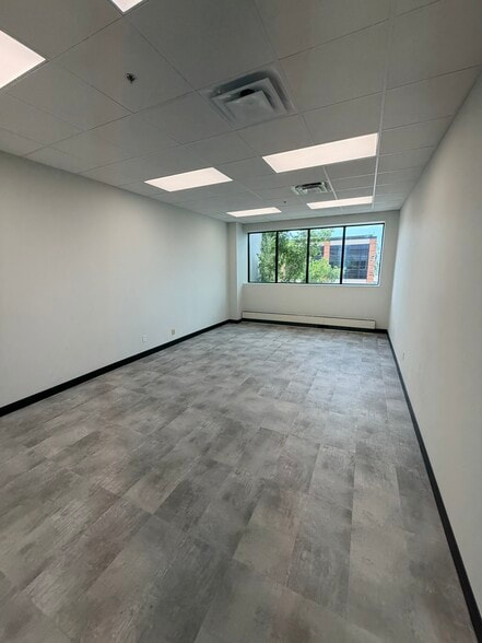 9855 Rue Meilleur, Montréal, QC for lease - Interior Photo - Image 2 of 4