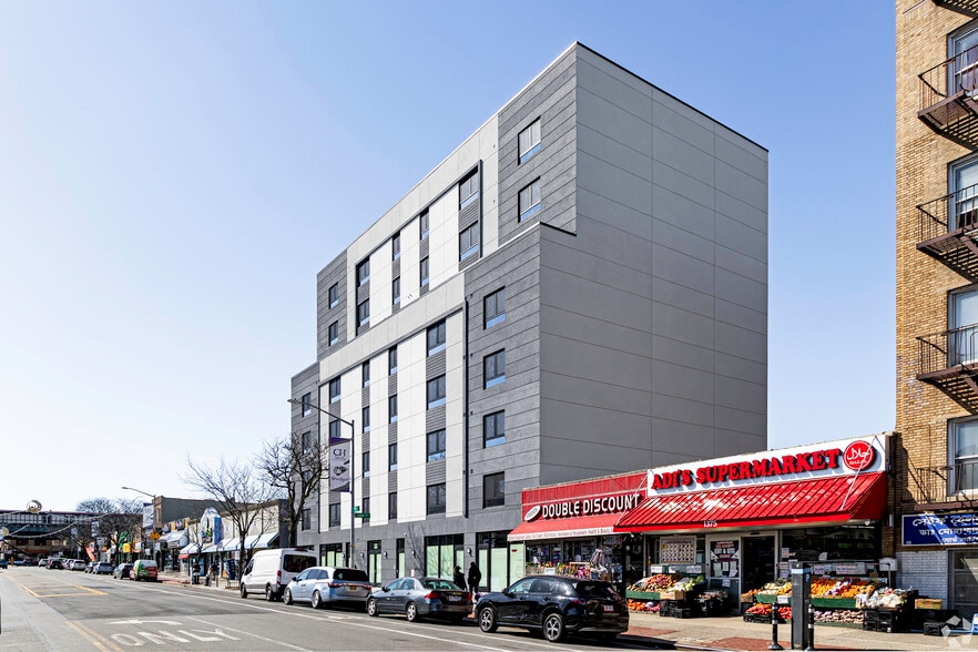 1353 Castle Hill Ave, Bronx, NY for lease - Building Photo - Image 1 of 4
