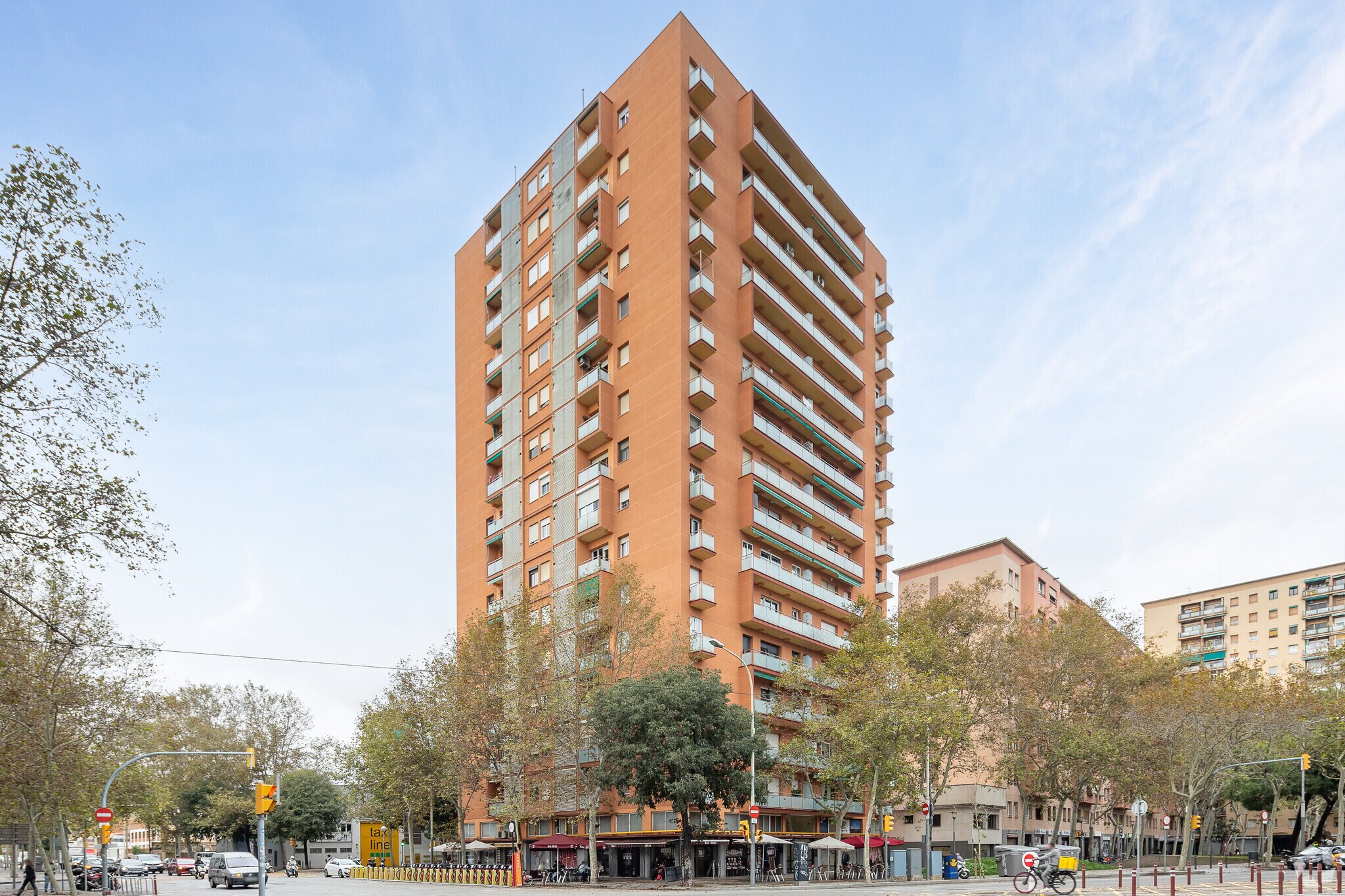 Multifamily in Barcelona, Barcelona for sale Primary Photo- Image 1 of 9