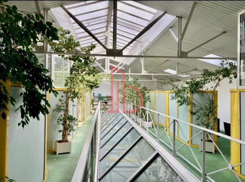 Office in Bordeaux for lease - Interior Photo - Image 1 of 4