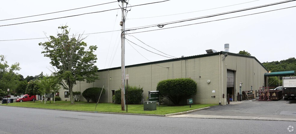 1661 Front St, Yorktown Heights, NY for lease - Building Photo - Image 3 of 4