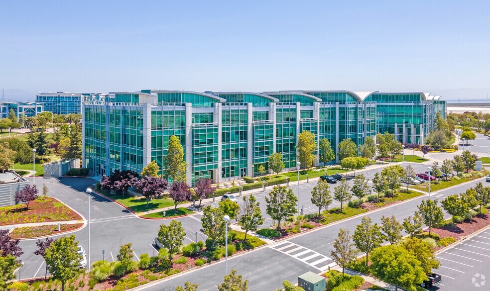 2000 Seaport Blvd, Redwood City, CA à louer - Photo du bâtiment - Image 2 de 5