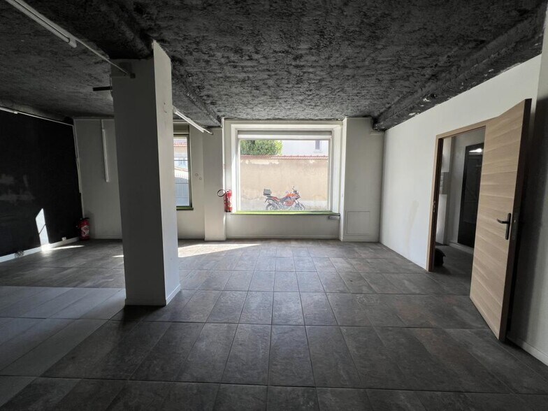 Retail in Cormontreuil for sale - Interior Photo - Image 3 of 15