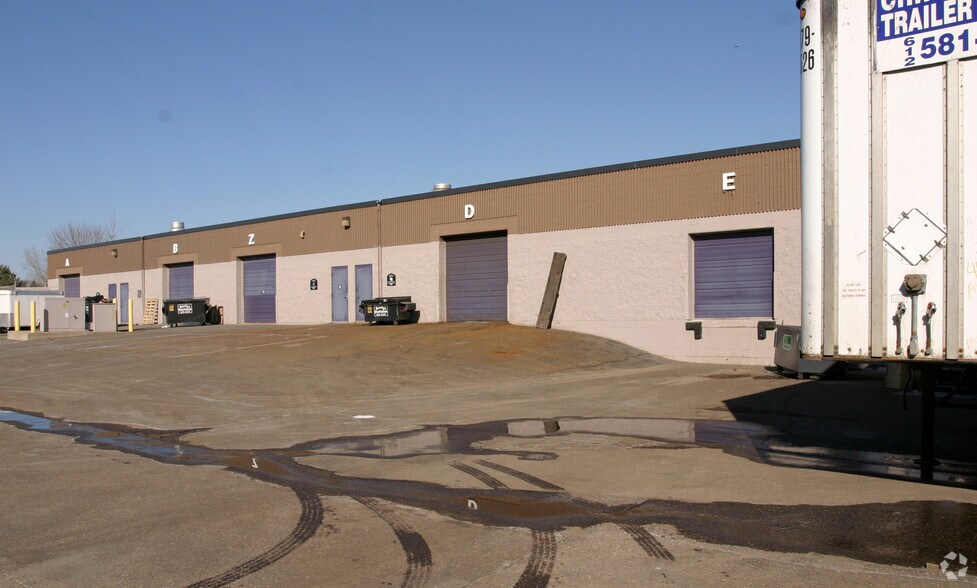 2835-2845 Hedberg Dr, Minnetonka, MN à louer - Photo du bâtiment - Image 2 de 3