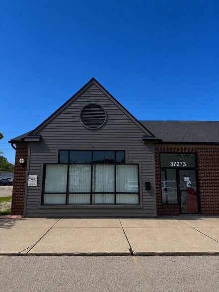 37273-37303 Groesbeck Hwy, Clinton Township, MI for lease - Building Photo - Image 2 of 3