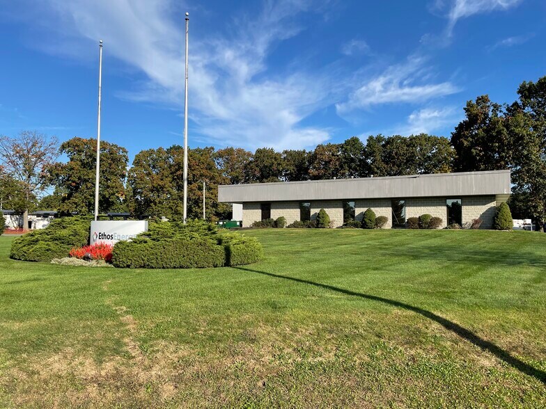 2140 Westover Rd, Chicopee, MA à louer - Photo du bâtiment - Image 1 de 5