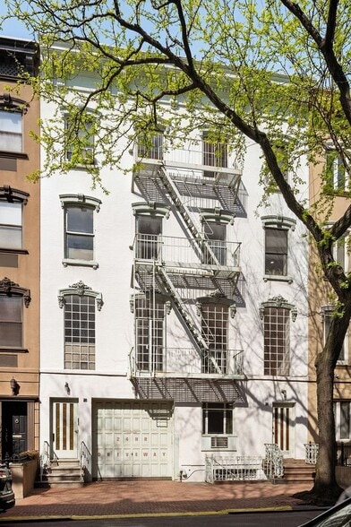 223-225 E 31st St, New York, NY à vendre - Photo du bâtiment - Image 2 de 12