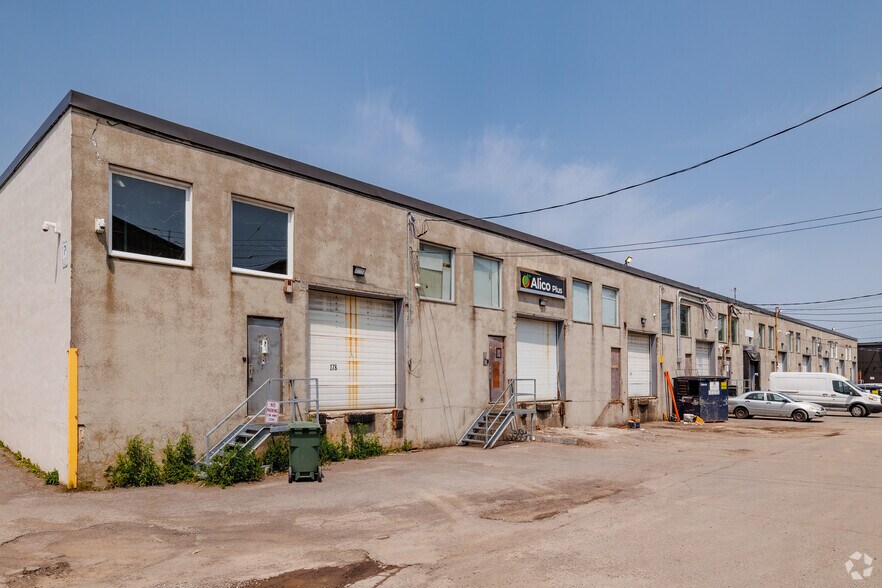 160-178 Rue Benjamin-Hudon, Montréal, QC à louer - Photo du bâtiment - Image 2 de 3