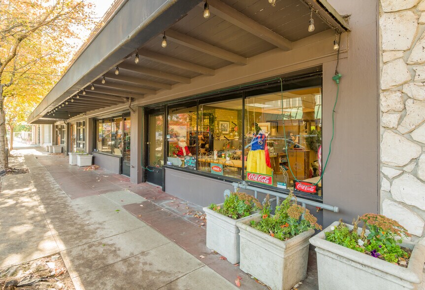 10909 SE Main St, Milwaukie, OR for lease - Building Photo - Image 2 of 4