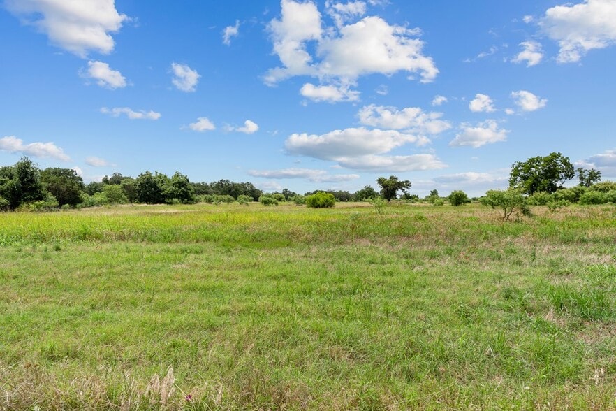 807 E Highway St, Fredericksburg, TX à vendre - Photo du bâtiment - Image 2 de 15