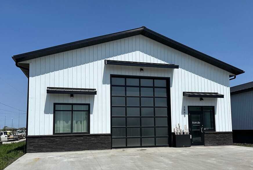 2955 Thunder, Fargo, ND à vendre - Photo du bâtiment - Image 3 de 6