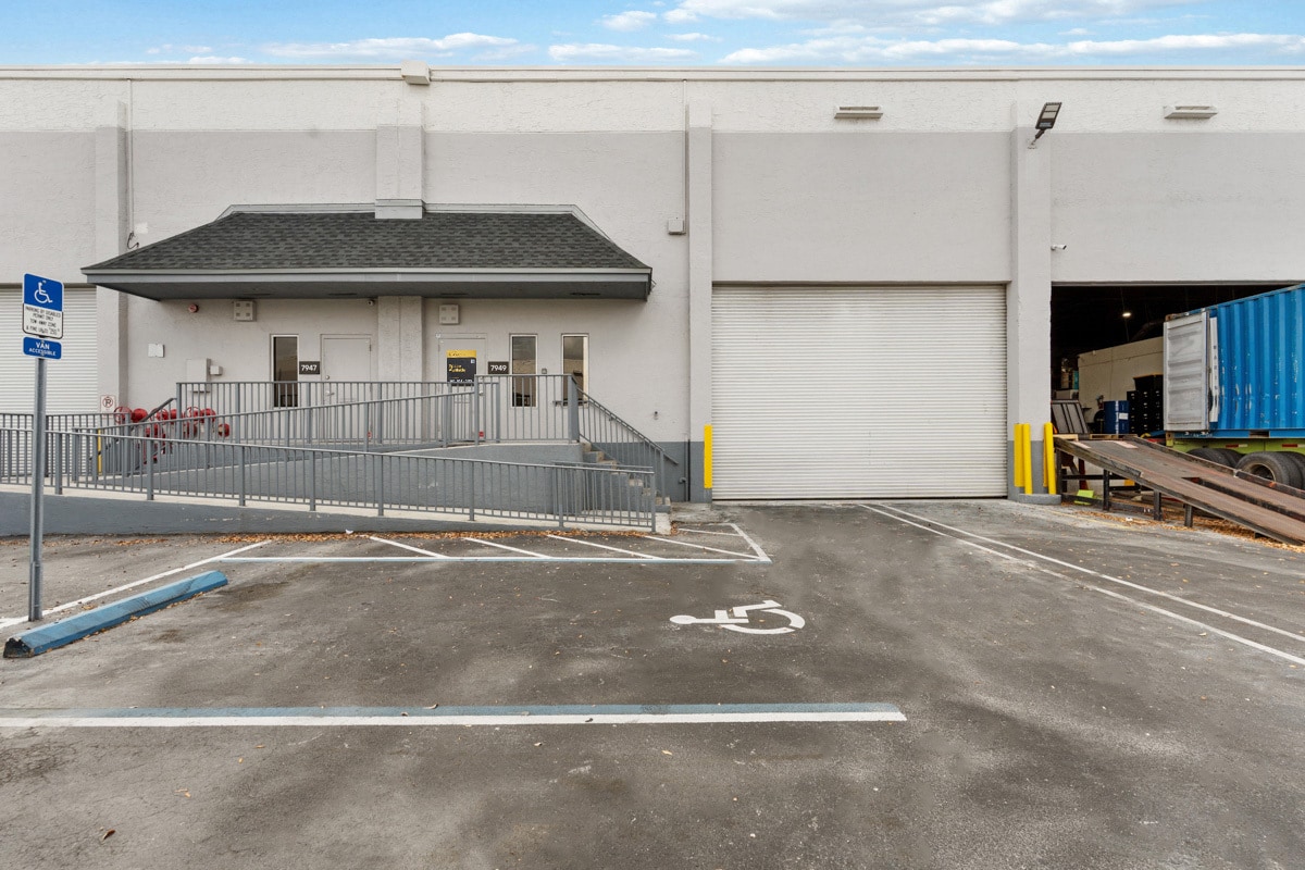 7950-7966 NW 14th St, Miami, FL à louer Photo du bâtiment- Image 1 de 10