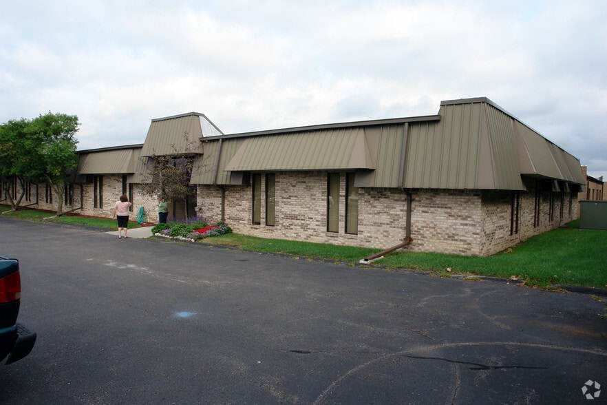 28104 Orchard Lake Rd, Farmington Hills, MI for lease - Building Photo - Image 3 of 3