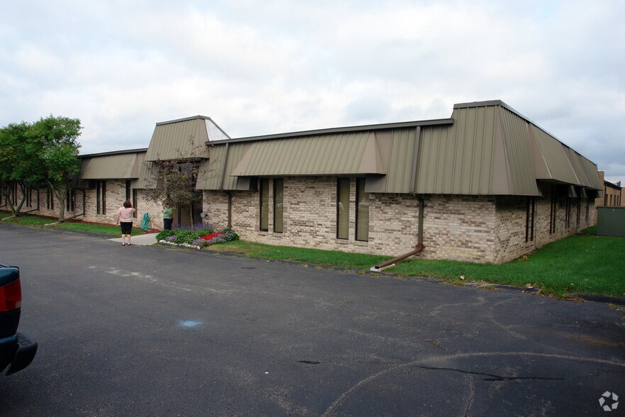 28104 Orchard Lake Rd, Farmington Hills, MI à louer - Photo du bâtiment - Image 3 de 3