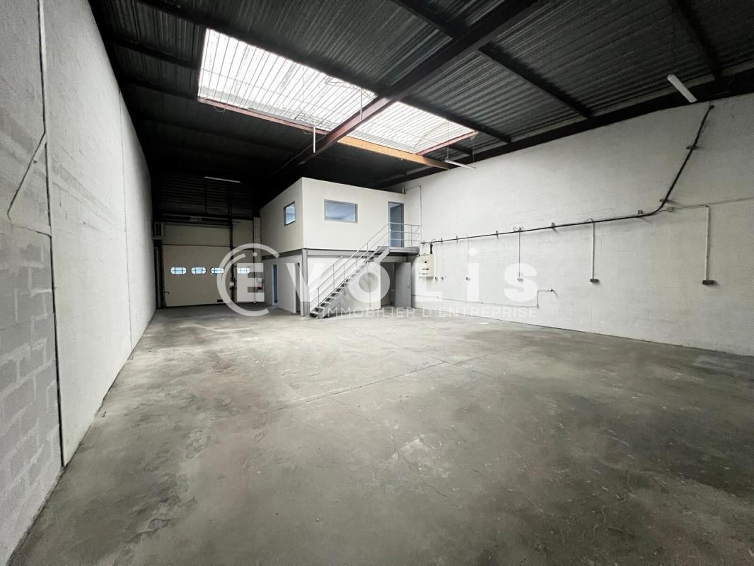 Flex in Lisses for lease Building Photo- Image 1 of 8