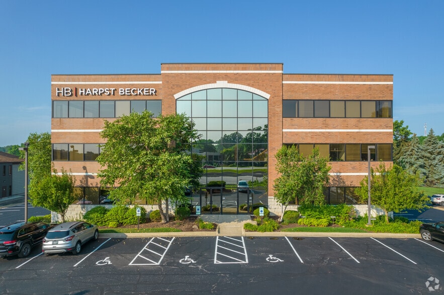 1559 Corporate Woods Pky, Uniontown, OH for lease - Building Photo - Image 3 of 7