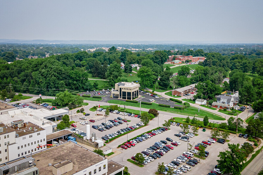 1700 Old Bluegrass Ave, Louisville, KY for lease - Building Photo - Image 2 of 9