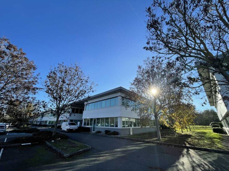 Office in Labège for lease - Building Photo - Image 1 of 6