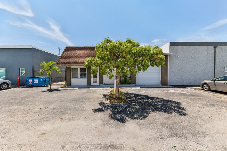 30 SW 5th Ct, Pompano Beach, FL for sale - Building Photo - Image 2 of 15