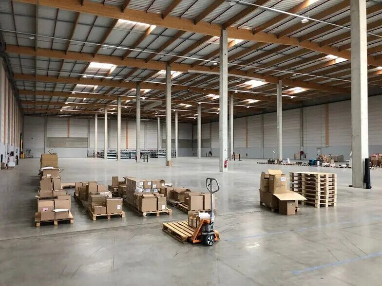 Industrial in Marly-la-Ville for lease - Interior Photo - Image 3 of 7