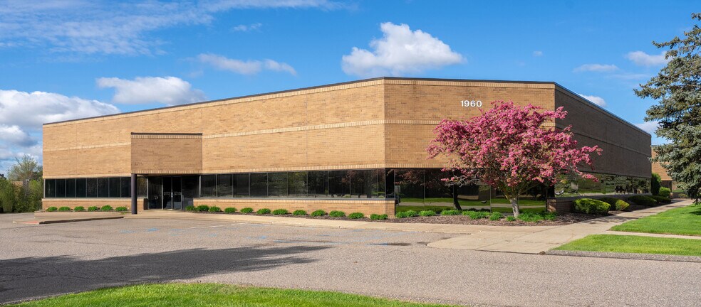 1960 Ring Dr, Troy, MI à vendre - Photo du bâtiment - Image 2 de 14