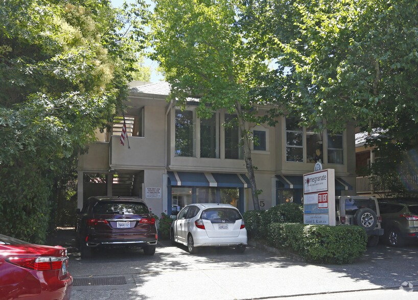 25 Tamalpais Ave, San Anselmo, CA à louer - Photo du bâtiment - Image 2 de 16
