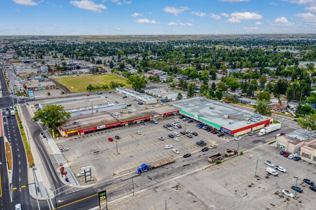 Plus de détails pour 3211-3235 17 Av SE, Calgary, AB - Commerce de détail à louer