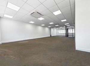 Hazel Rd, Southampton for lease Interior Photo- Image 1 of 3