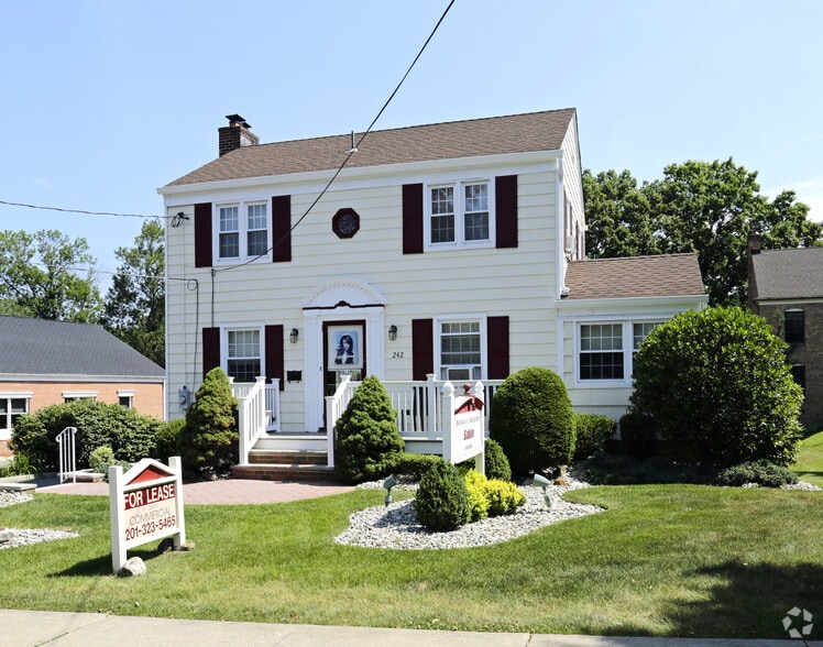 242 Main St, Madison, NJ for lease - Building Photo - Image 3 of 5