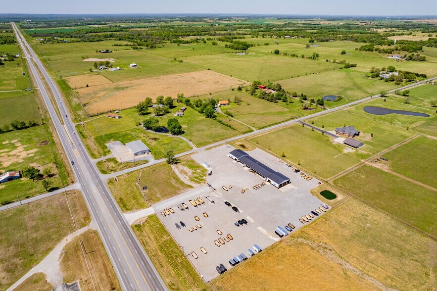 26091 OK-51, Wagoner, OK à vendre - Photo du bâtiment - Image 2 de 40