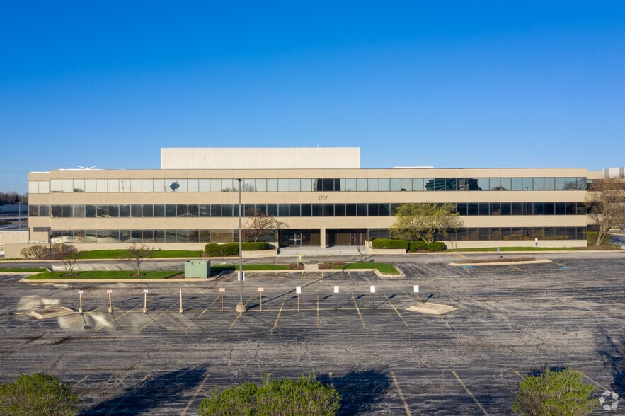 2707 Butterfield Rd, Oak Brook, IL à louer - Photo du bâtiment - Image 3 de 18