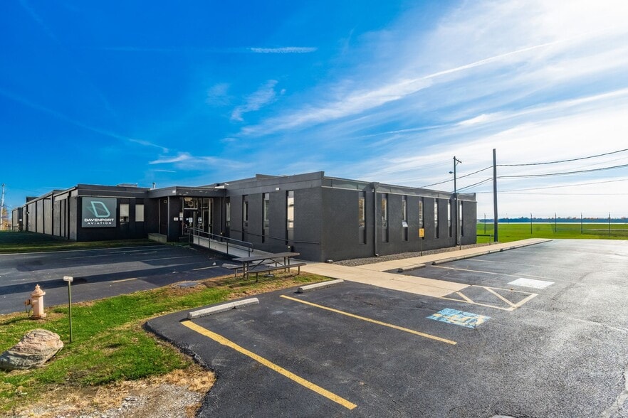 2300 Marilyn Ln, Columbus, OH à louer - Photo du bâtiment - Image 3 de 10