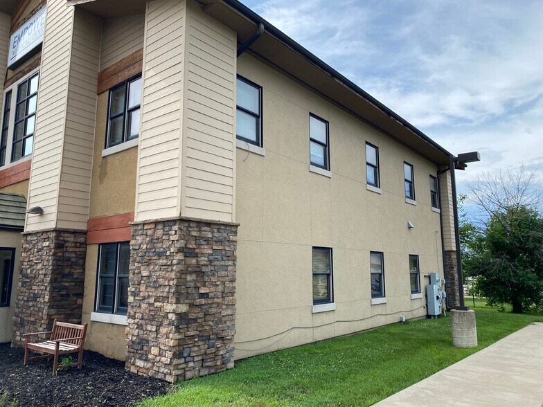 354 Greenwich Dr, Lee's Summit, MO à vendre - Photo du bâtiment - Image 3 de 40