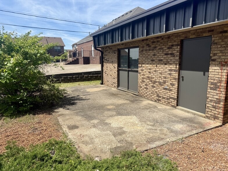 1854 Memorial Dr, Clarksville, TN for lease - Building Photo - Image 2 of 4
