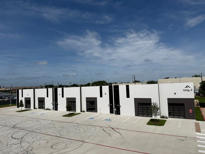3520 Comsouth Dr, Austin, TX à louer - Photo du bâtiment - Image 3 de 18