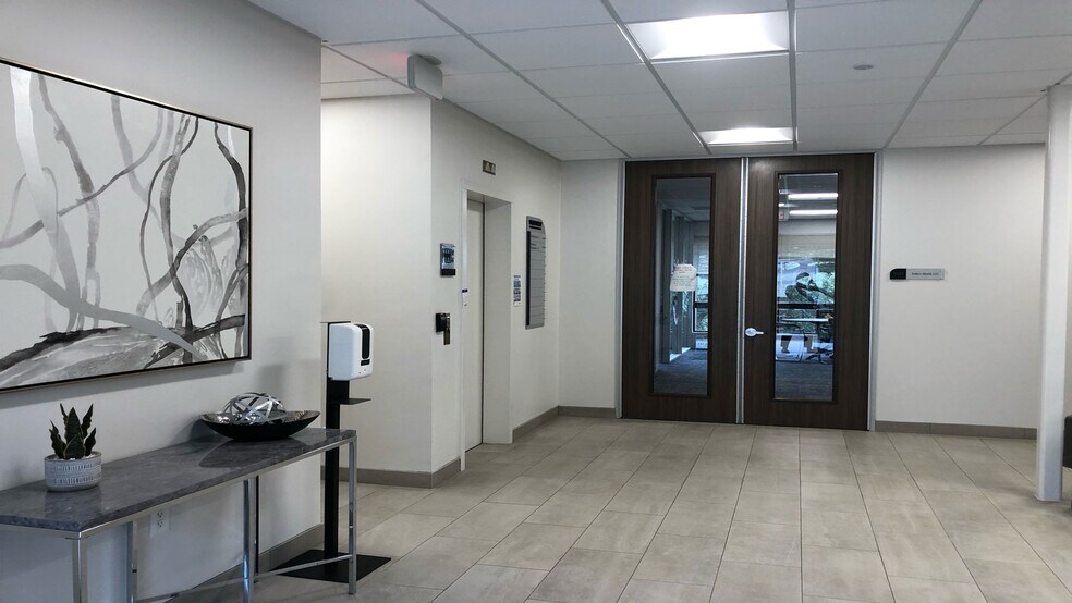 925 Capital Of Texas S, Austin, TX à louer - Photo intérieure - Image 3 de 3