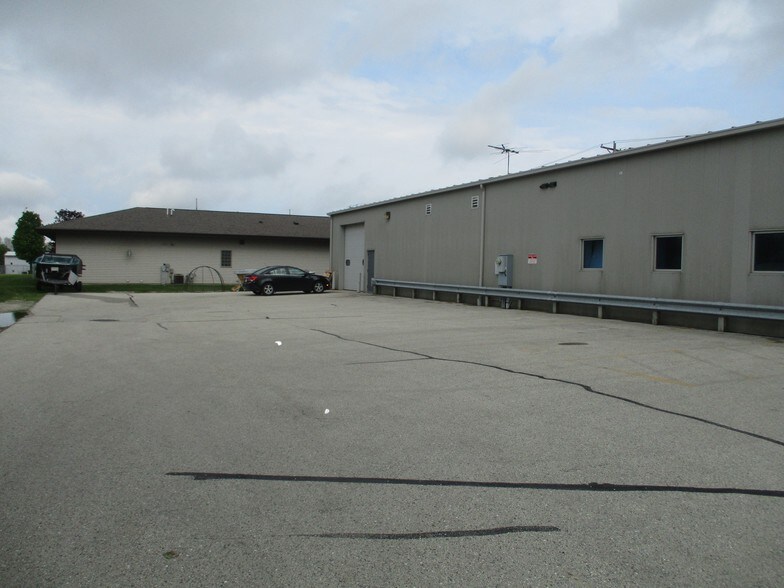 3420 Dewey St, Manitowoc, WI à louer - Photo du bâtiment - Image 3 de 12