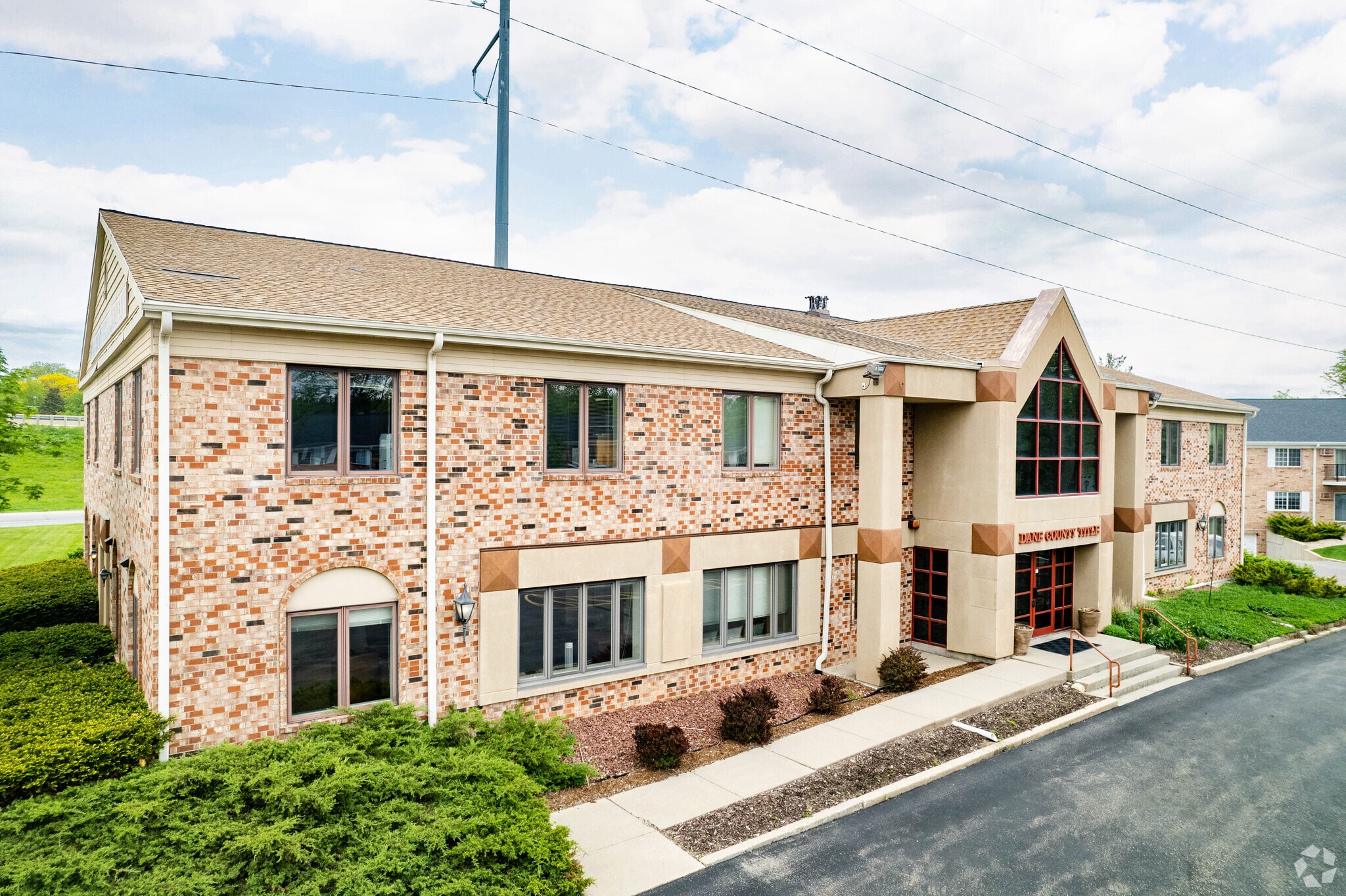 901 S Whitney Way, Madison, WI à louer Photo du bâtiment- Image 1 de 7