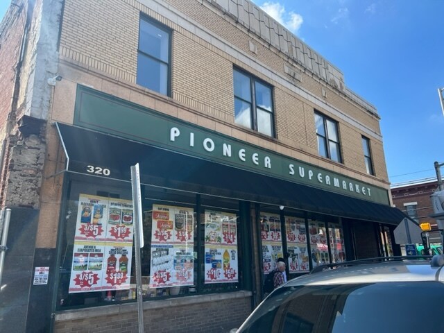 320-321 Martin Luther King Jr Dr portefeuille de 2 propriétés à vendre sur LoopNet.ca - Photo du bâtiment - Image 3 de 12