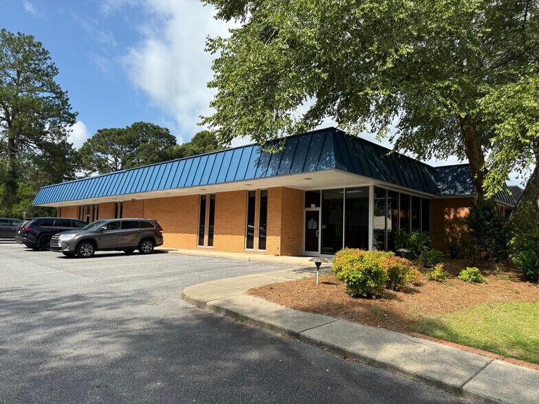 510 Plaza Blvd, Kinston, NC à vendre - Photo du bâtiment - Image 2 de 6