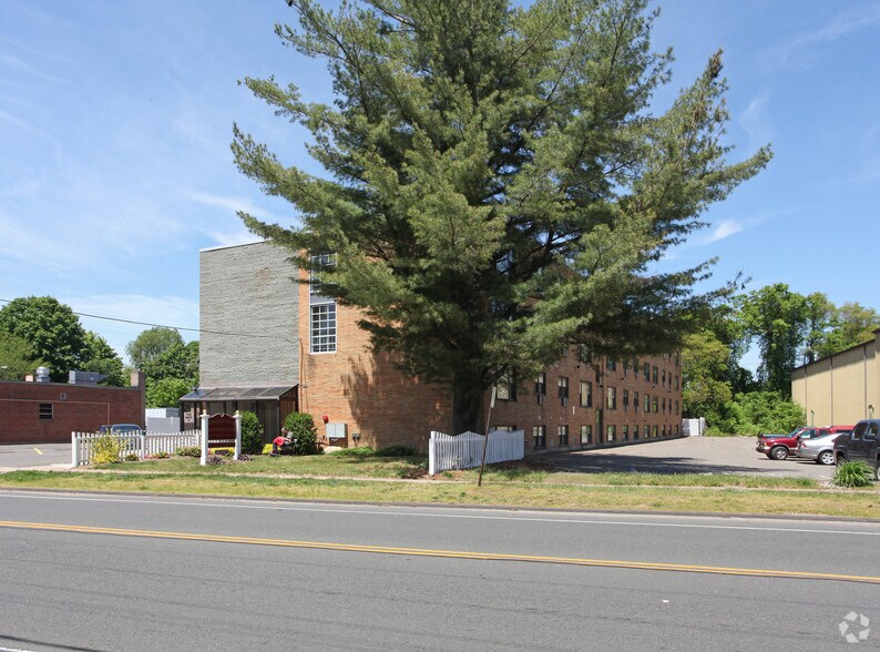 544 Tolland St, East Hartford, CT à vendre - Photo du bâtiment - Image 3 de 11