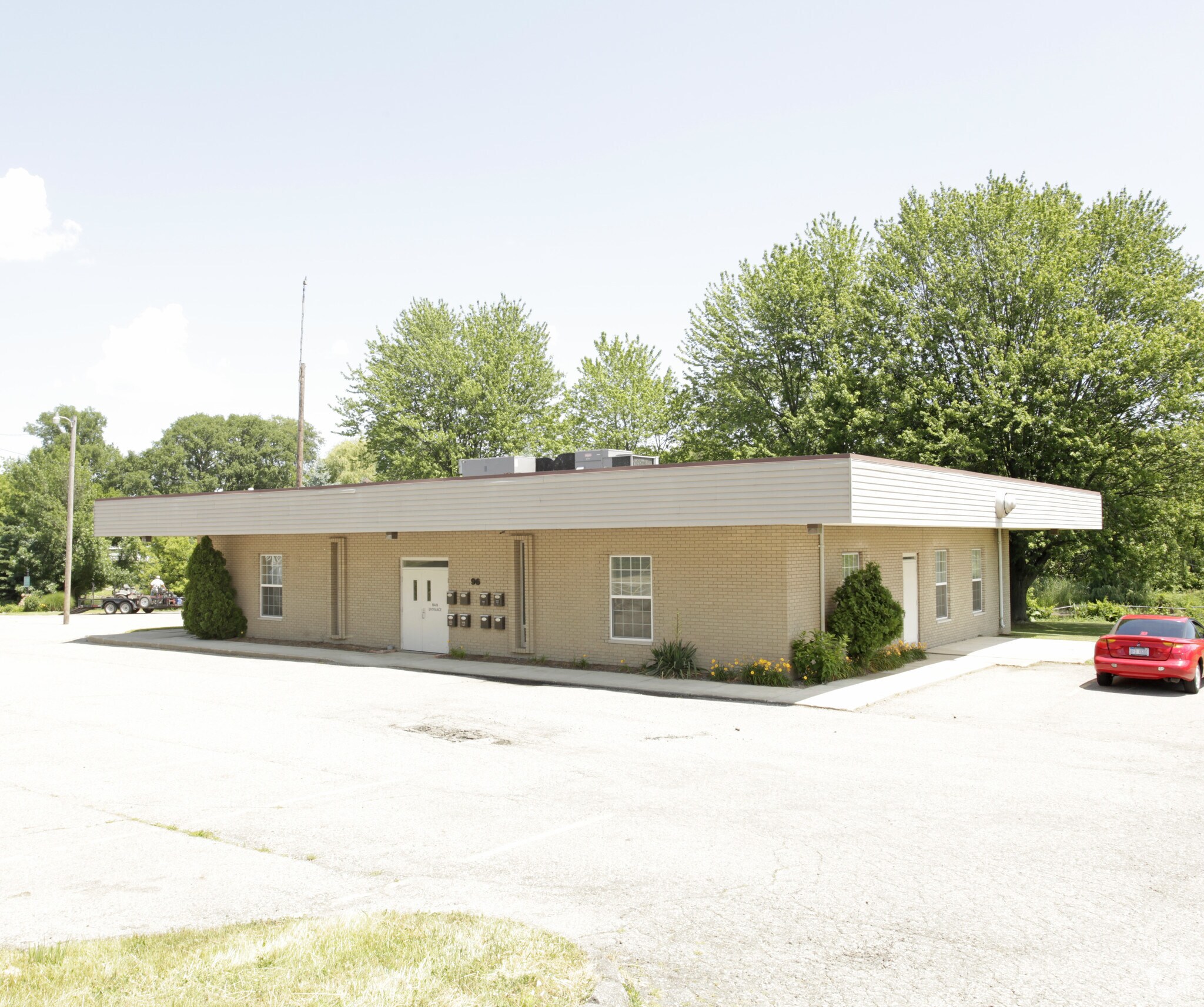 96 N Gratiot Ave, Mount Clemens, MI à louer Photo principale- Image 1 de 5