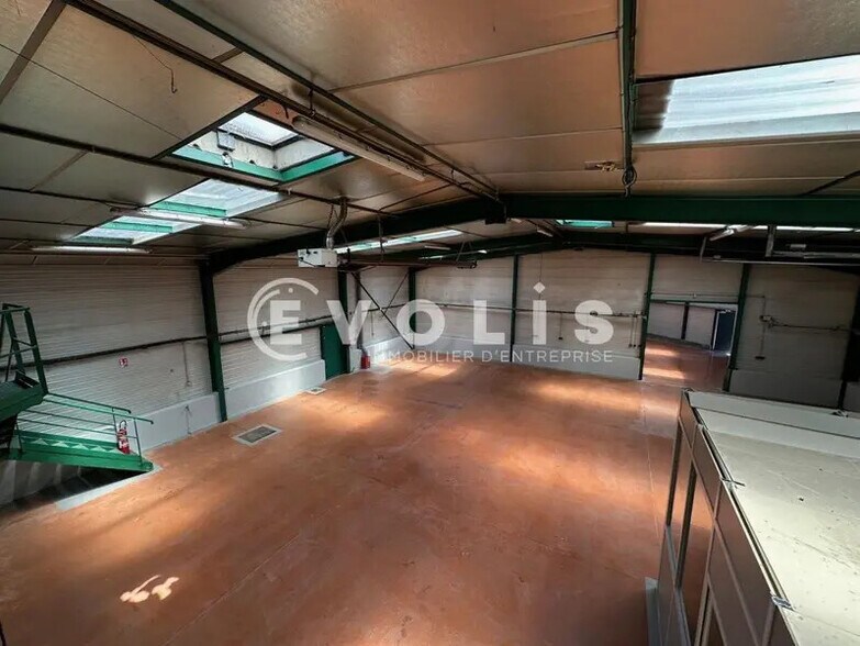 Office in Arnas for lease - Interior Photo - Image 2 of 5