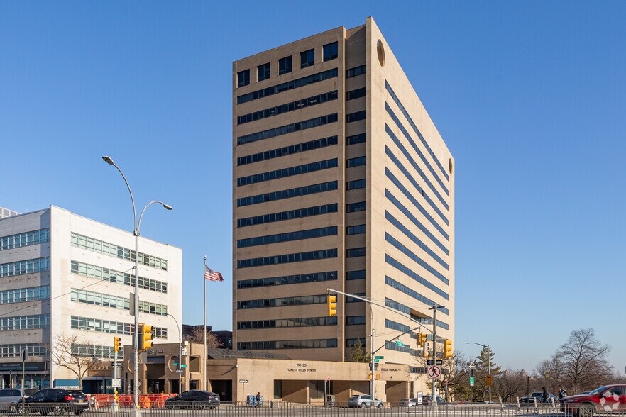 118-35 Queens Blvd, Forest Hills, NY à louer - Photo du bâtiment - Image 1 de 1