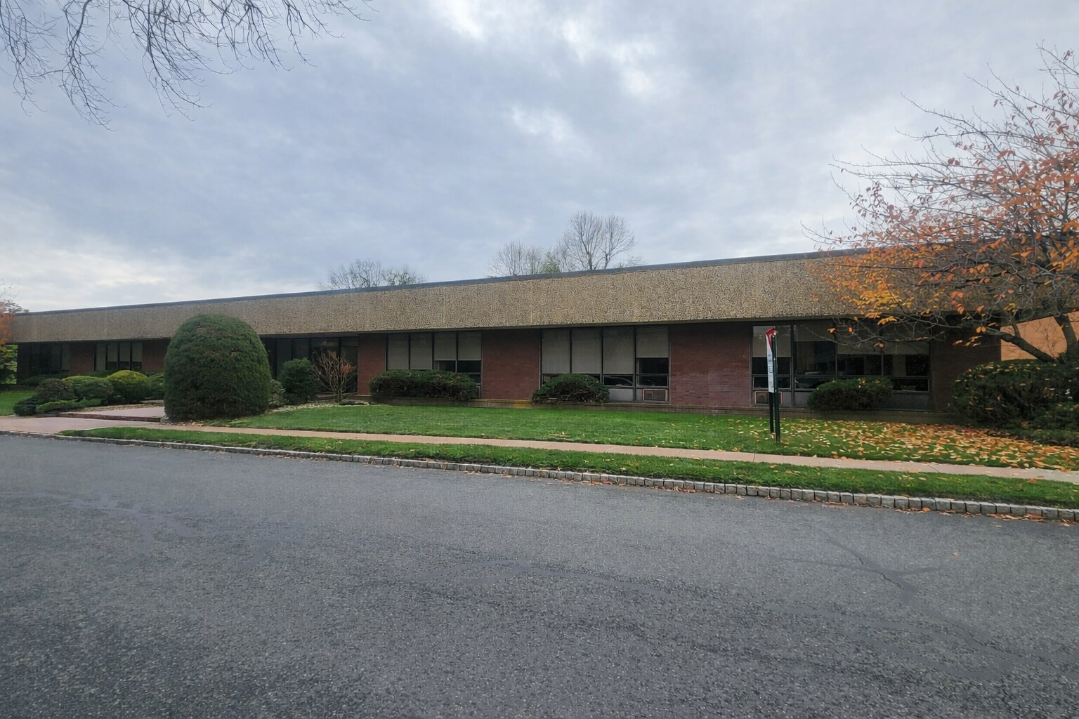 16 Bleeker St, Millburn, NJ à louer Photo principale- Image 1 de 14