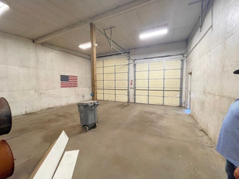 6500 E 35th Ter, Kansas City, MO for sale - Interior Photo - Image 3 of 10