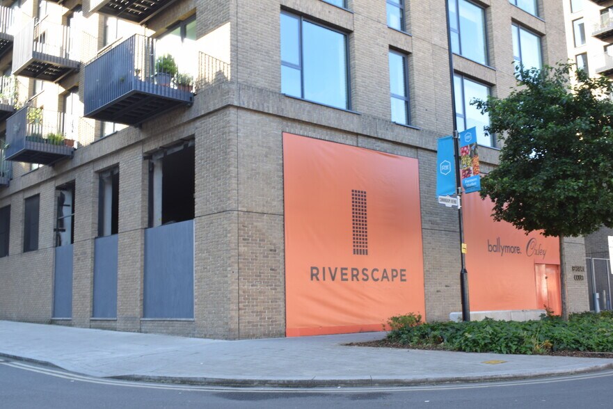 North Woolwich Rd, Londres à vendre - Photo du bâtiment - Image 3 de 3