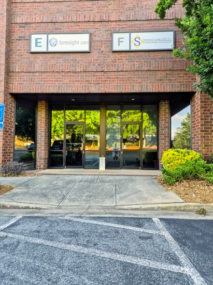 470 Satellite Blvd NE, Suwanee, GA for lease - Primary Photo - Image 1 of 14